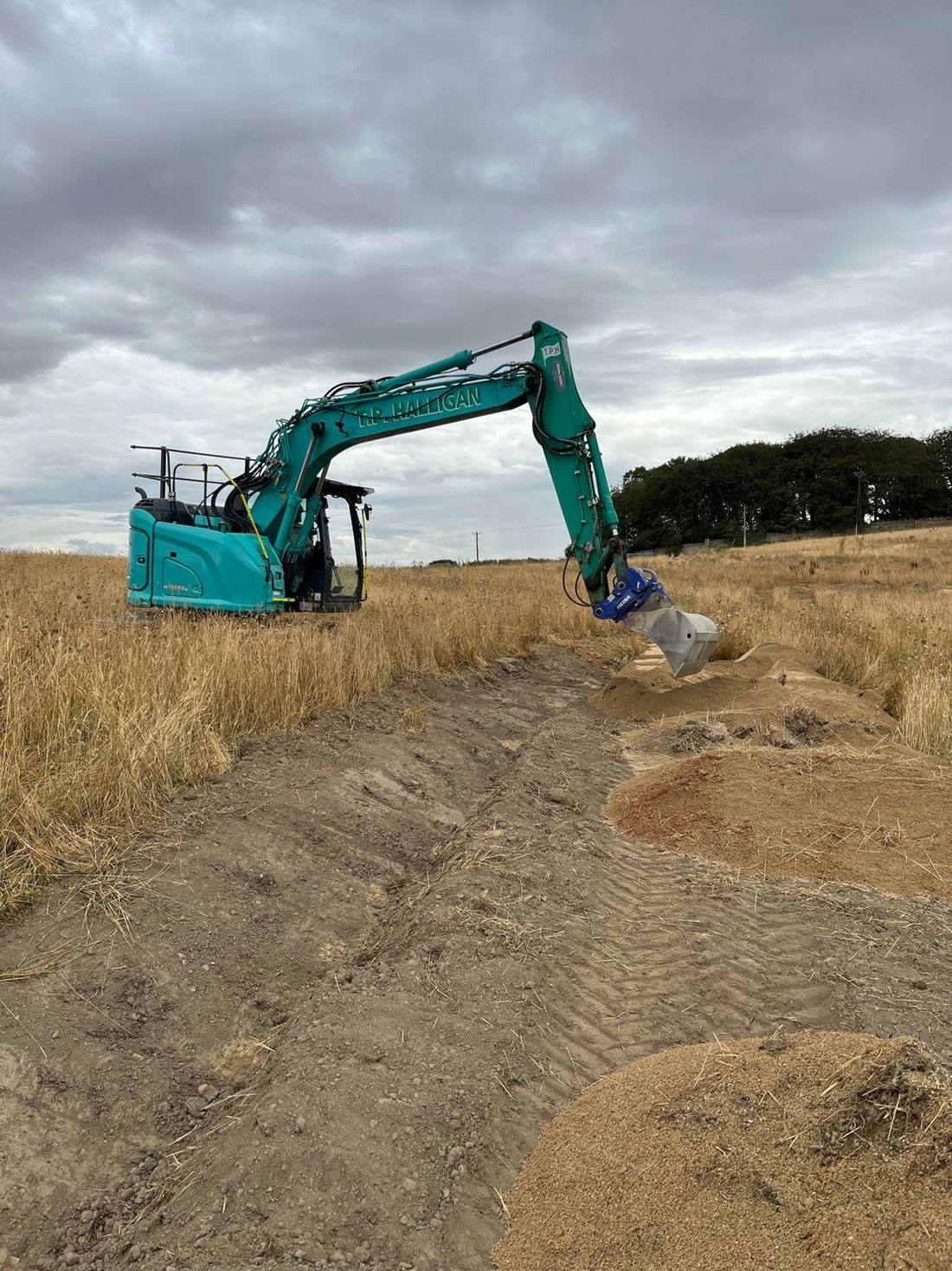 Cutting scrapes to vary the shape of the land